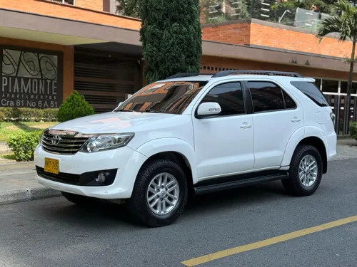 Toyota Fortuner 2.7 gasolina 4x2 SR5 Modelo 2014
