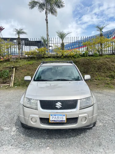 Excelente Suzuki Grand Vitara SZ