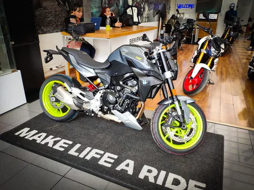 BMW F900R 2023
