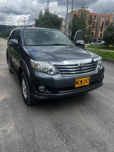 Toyota fortuner SR5 4x4 At 2012