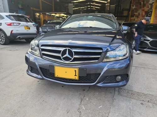 Mercedes Benz C180 CGi 2014 Excelente estado