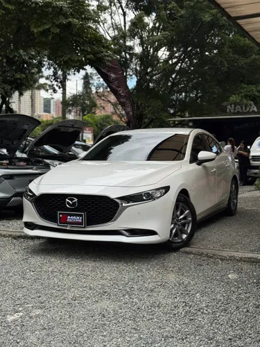 MAZDA 3 SEDAN TOURING AUTOMATICO 2021