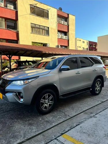TOYOTA FORTUNER SR