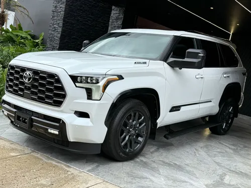Toyota sequoia NUEVA PLATINUM HIBRIDA 2025