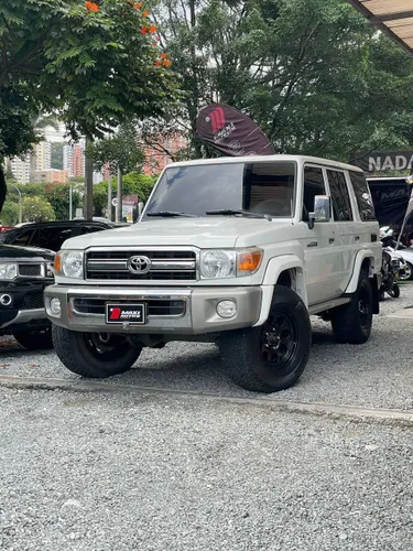 TOYOTA LAND CRUISER 70 4.0 MECANICA 4X4 GASOLINA