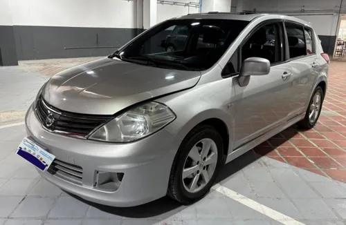 NISSAN TIIDA 2012 FULL EQUIPO Y CON ESCOTILLA