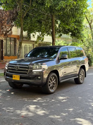 Toyota LC200 Sahara  VX 4.6 2017