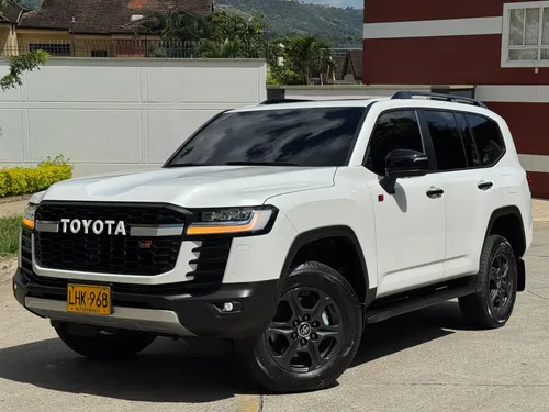 Toyota LC300 GR SPORT 2025