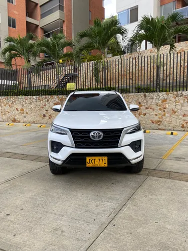 TOYOTA FORTUNER 2021