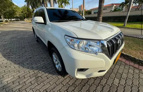 TOYOTA PRADO TXL 2022 - Poco Km lista para traspaso 