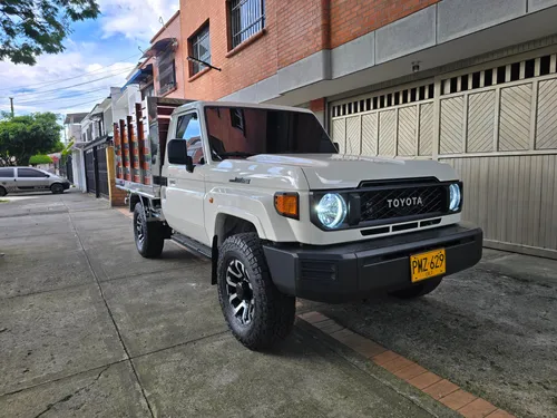 Toyota land cruiser estacas blindado 2 plus 