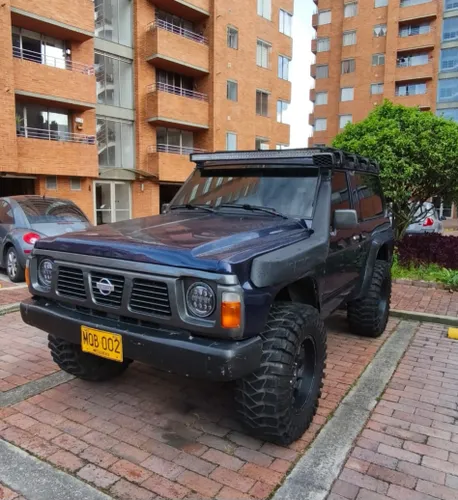NISSAN PATROL 4.2 CAMIONETA 4X4  FULL POTENCIA Y ESTILO 