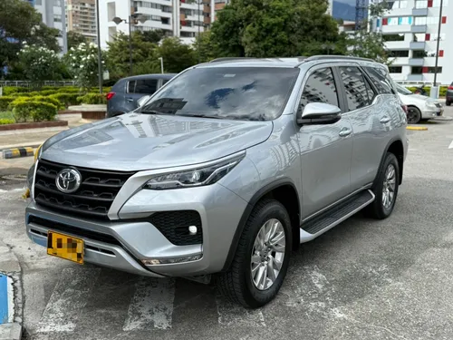 Toyota Fortuner SR
