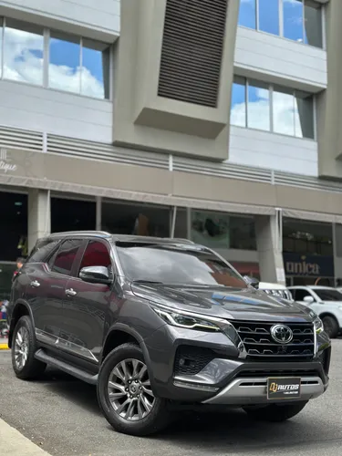 TOYOTA FORTUNER SRV