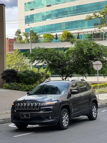 Jeep Cherokee Longitude Plus 3.2cc