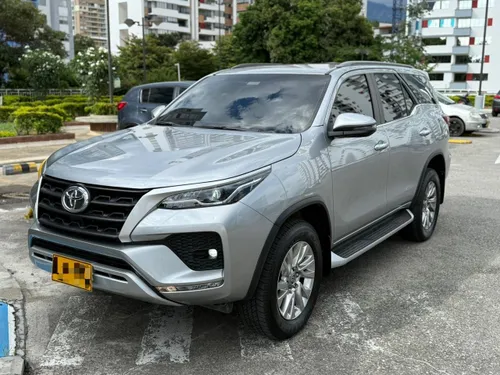 Toyota Fortuner SR 2023