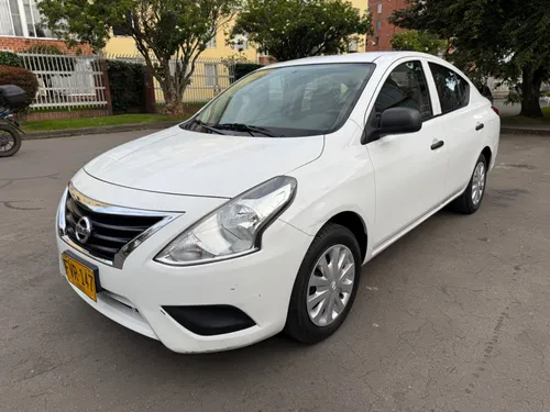 Nissan versa MT1600CC BLANCO 