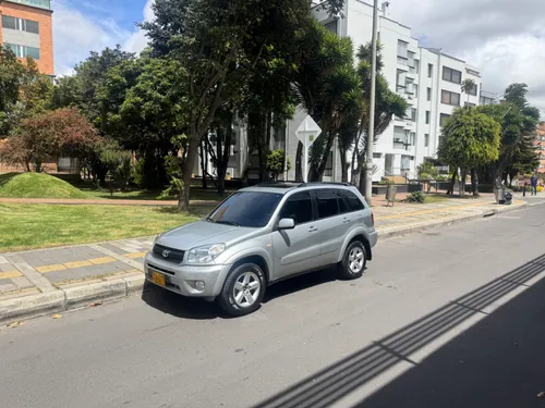 Toyota RAV4 2006 en excelente estado