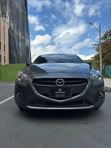 Mazda 2 Touring Sedan 2020 