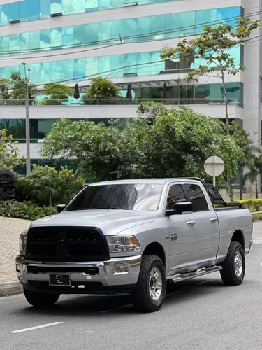 Dodge RAM 2500 Crew Cab Laramie 5.7cc  Blindaje 2 plus reforzado