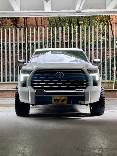 TOYOTA TUNDRA