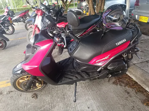 Moto Yamaha beis 125 modelo 2015 fucsia 