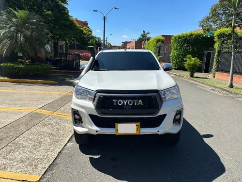 TOYOTA HILUX 2020