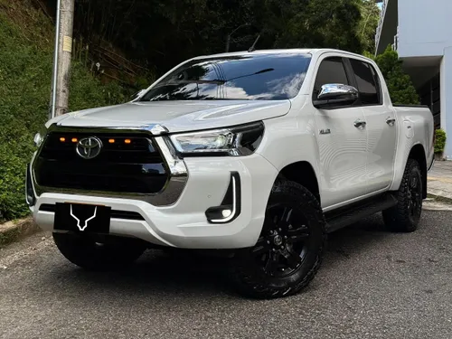 TOYOTA HILUX SRV 2023 2.4 DIÉSEL AUTOMÁTICA