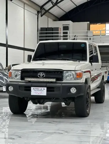 Toyota hembrita land cruiser 79