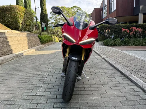 Ducati Panigale V2 S 2025