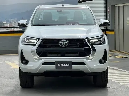 Toyota Hilux SRX 2.8 2025 4x4 DIÉSEL AT 