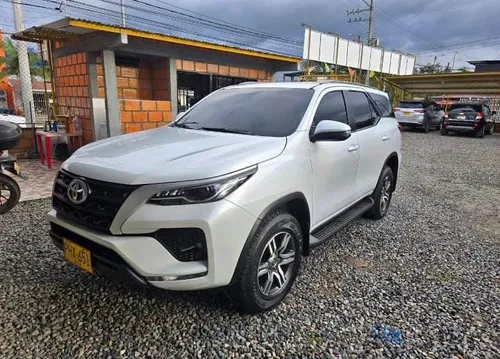 Toyota Fortuner SR 2024