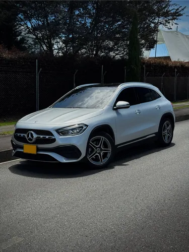 Mercedes Benz GLA200 2023