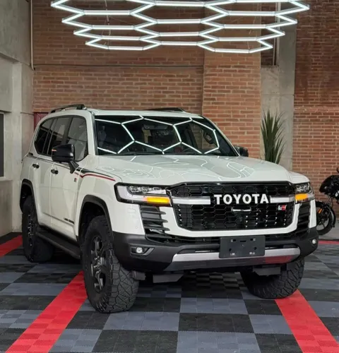 TOYOTA LAND CRUISER LC300