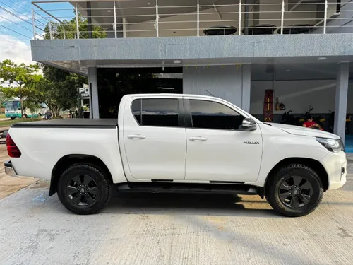Toyota Hilux 2.4 diesel  4x4 2019