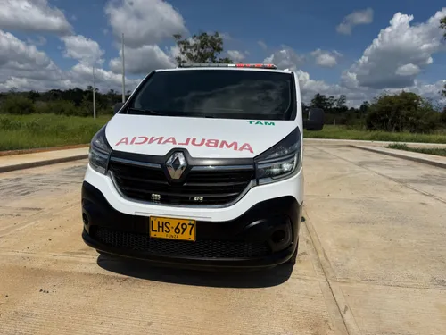 Ambulancia Renault Trafic 2023-Tam