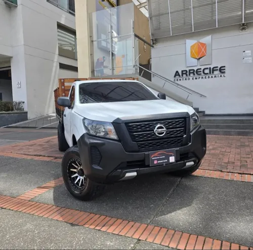 Nissan Frontier np300 de estacas 