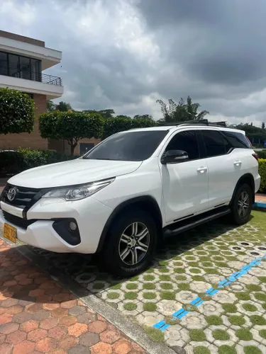 TOYOTA FORTUNER 2017 BLANCO PERLA 2.7cc 