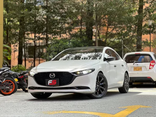 MAZDA 3 GRAND TOURING HÍBRIDO 2024