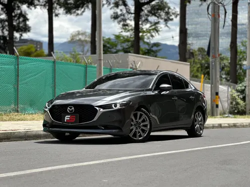 MAZDA 3 GRAND TOURING HÍBRIDO 2025