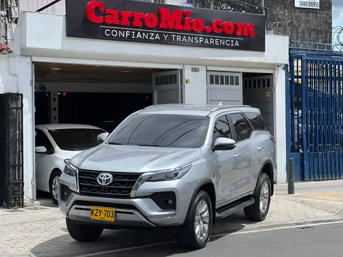 TOYOTA FORTUNER SRV 2.7 GASOLINA AT - 2022