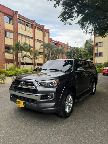 Toyota 4Runner LIMITED blindaje 2
