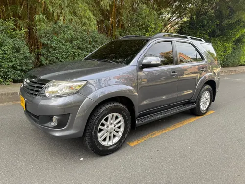 TOYOTA FORTUNER SR5  2014
