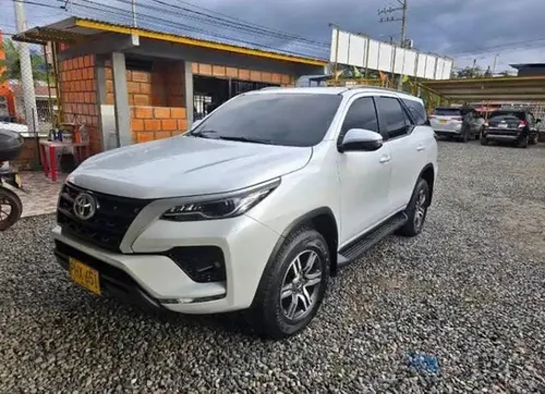 Toyota Fortuner SR 2024