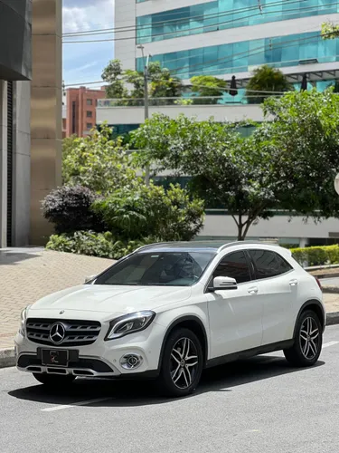 Mercedes Benz GLA200 Urban 1.6cc turbo