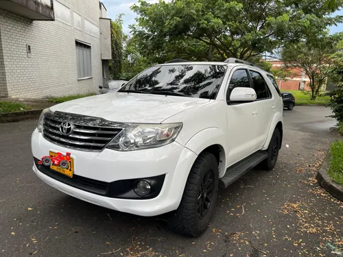 Toyota Fortuner 2015 - Excelente estado lista para traspaso