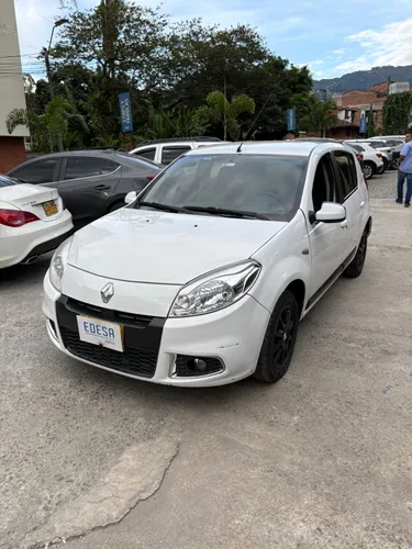 RENAULT SANDERO 1.6 AT