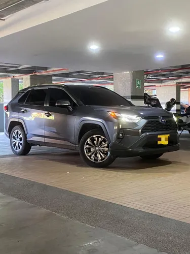 Vendo Toyota Rav4 XLE Híbrida