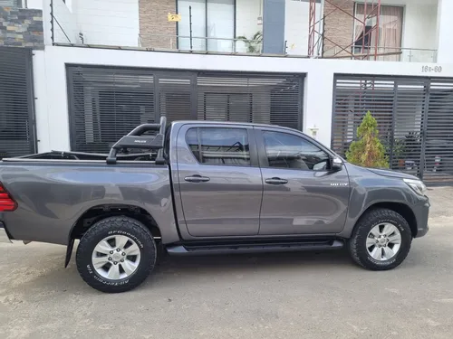 Toyota Hilux SRV 2.8 L modelo 2019 automatica  diesel color gris blindadaje tipo 2