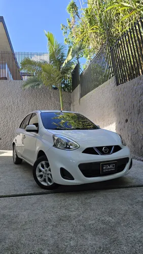 Nissan March automatico